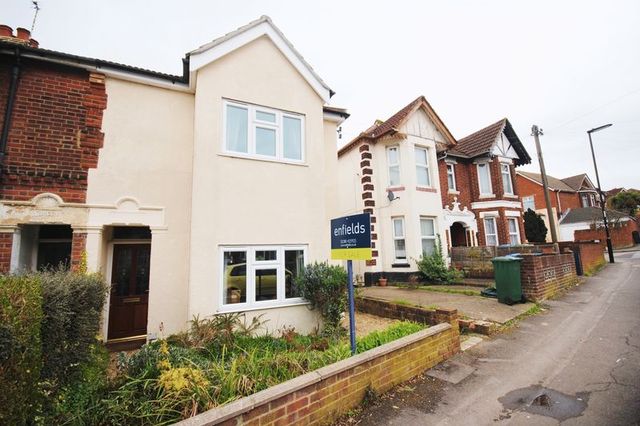  Image of 4 bedroom Semi-Detached house for sale in Bond Road Southampton SO18 at Bond Road  Southampton, SO18 1LP