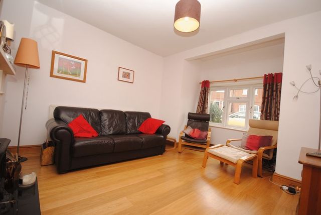  Image of 4 bedroom Semi-Detached house for sale in Bond Road Southampton SO18 at Bond Road  Southampton, SO18 1LP