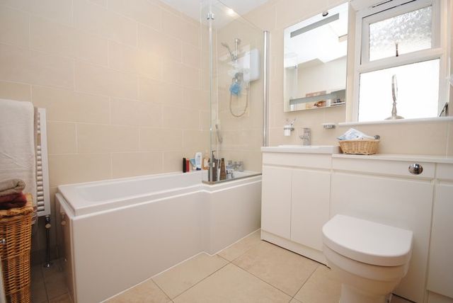  Image of 4 bedroom Semi-Detached house for sale in Bond Road Southampton SO18 at Bond Road  Southampton, SO18 1LP