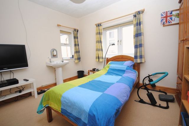  Image of 4 bedroom Semi-Detached house for sale in Bond Road Southampton SO18 at Bond Road  Southampton, SO18 1LP