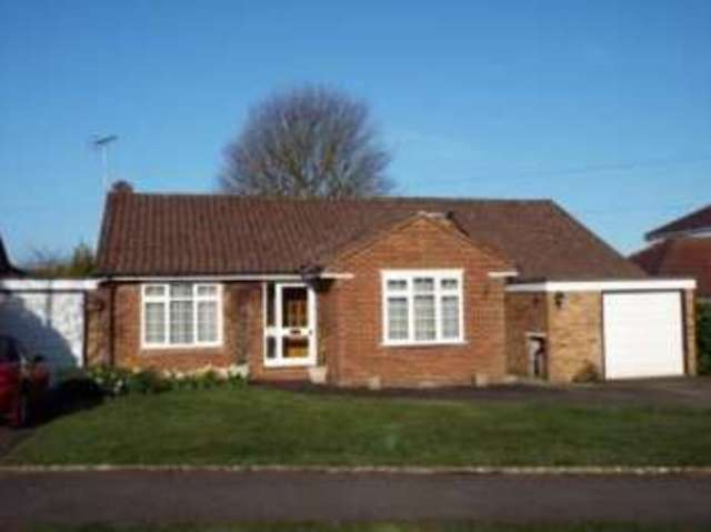  Image of 2 bedroom Bungalow for sale in Eastwick Park Avenue Bookham Leatherhead KT23 at Bookham Leatherhead Great Bookham, KT23 3LZ