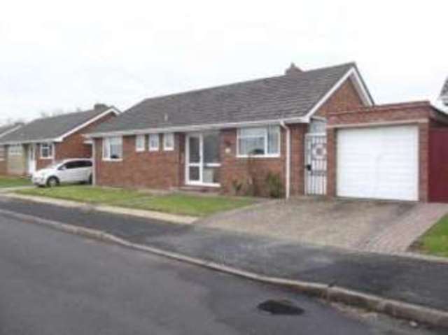  Image of 3 bedroom Bungalow for sale in Maddoxford Way Botley Southampton SO32 at Botley Southampton Long Common, SO32 2DW