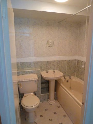  Image of 1 bedroom Flat for sale in Wake Green Park Moseley Birmingham B13 at Bowen Court Wake Green Park Moseley, B13 9XP