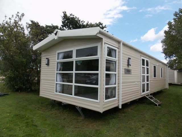  Image of 2 bedroom Detached house for sale in London Road Little Clacton Clacton-on-Sea CO16 at London Road  Clacton-On-Sea, CO16 9QY