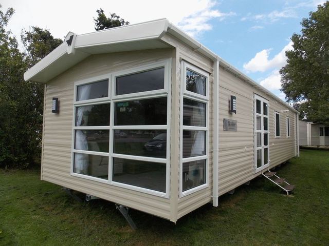  Image of 2 bedroom Detached house for sale in London Road Little Clacton Clacton-on-Sea CO16 at London Road  Clacton-On-Sea, CO16 9QY