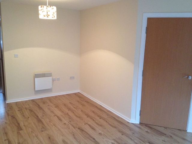  Image of 2 bedroom Flat to rent in Brattice Drive Pendlebury Swinton Manchester M27 at Brattice Drive Swinton Manchester, M27 8WE