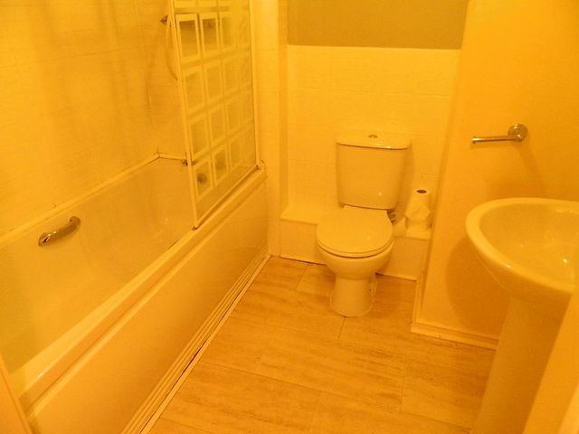  Image of 2 bedroom Flat to rent in Brattice Drive Pendlebury Swinton Manchester M27 at Brattice Drive Swinton Manchester, M27 8WE