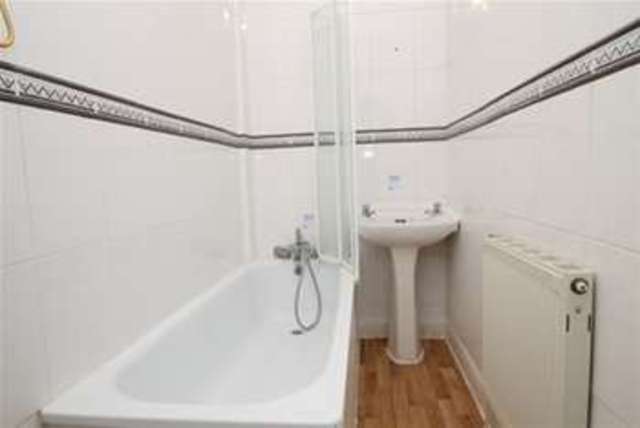  Image of 1 bedroom Flat to rent in Broad Green Avenue Croydon CR0 at Croydon, CR0 2ST