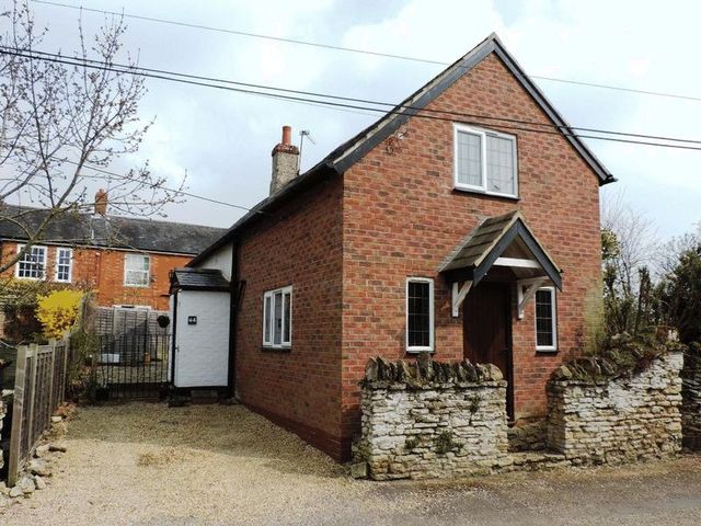  Image of 3 bedroom Detached house for sale in Brook Lane Harrold Bedford MK43 at Brook Lane Harrold Bedford, MK43 7BW