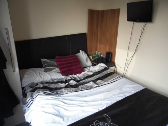  Image of 3 bedroom Semi-Detached house for sale in Brooklands Crescent Yeadon Leeds LS19 at Leeds West Yorkshire Leeds, LS19 7RS