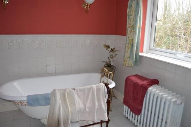  Image of 4 bedroom Detached house to rent in Nantgaredig Carmarthen SA32 at Nantgaredig  Carmarthen, SA32 7PG