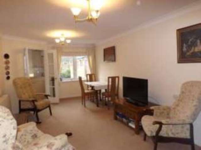  Image of 1 bedroom Flat for sale in Hadlow Road Tonbridge TN9 at Hadlow Road Tonbridge Tonbridge, TN9 1QU