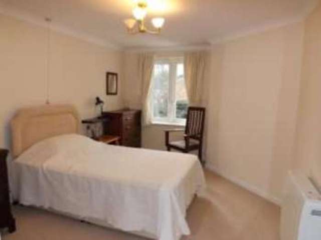  Image of 1 bedroom Flat for sale in Hadlow Road Tonbridge TN9 at Hadlow Road Tonbridge Tonbridge, TN9 1QU