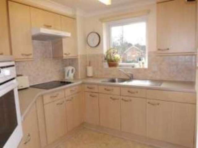  Image of 1 bedroom Flat for sale in Hadlow Road Tonbridge TN9 at Hadlow Road Tonbridge Tonbridge, TN9 1QU