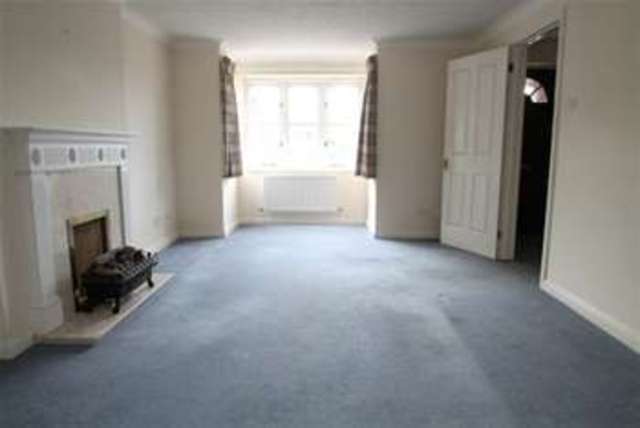  Image of 4 bedroom Detached house to rent in Ashwick Close Caterham CR3 at Caterham, CR3 6BY