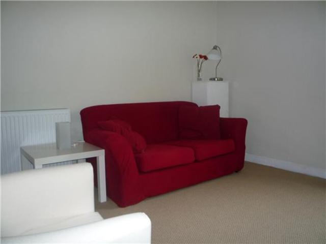  Image of 1 bedroom Flat to rent in Cathcart Place Edinburgh EH11 at Dalry Edinburgh Edinburgh, EH11 2HE