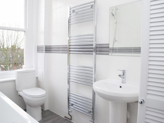  Image of 3 bedroom Flat to rent in Cavendish Road London SW12 at Cavendish Road Clapham South London, SW12 0BL