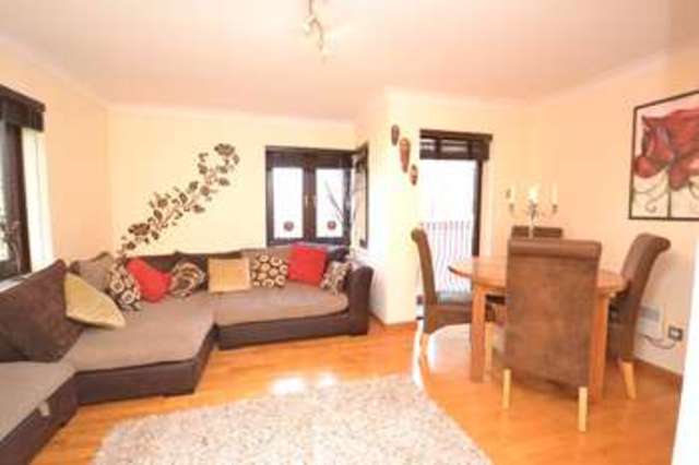  Image of 2 bedroom Flat to rent in Cedar Close Buckhurst Hill IG9 at Cedar Close  Buckhurst Hill, IG9 6EJ