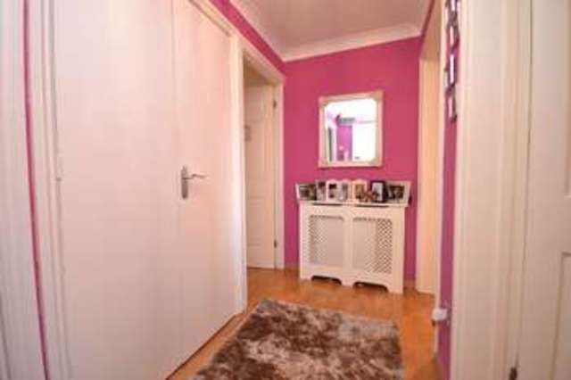  Image of 2 bedroom Flat to rent in Cedar Close Buckhurst Hill IG9 at Cedar Close  Buckhurst Hill, IG9 6EJ