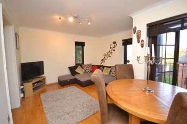  Image of 2 bedroom Flat to rent in Cedar Close Buckhurst Hill IG9 at Cedar Close  Buckhurst Hill, IG9 6EJ