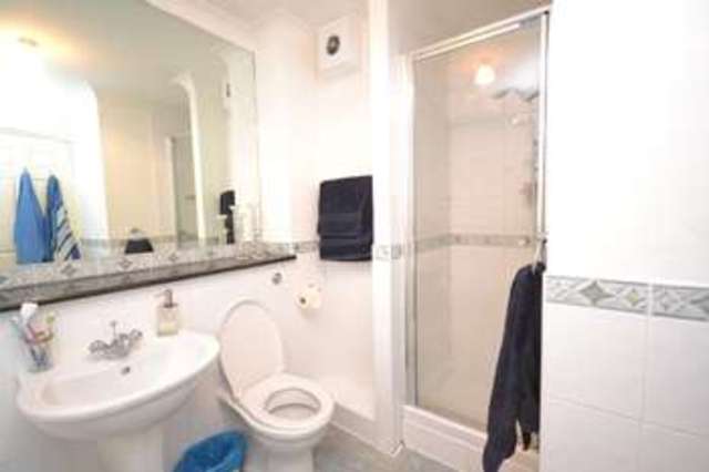  Image of 2 bedroom Flat to rent in Cedar Close Buckhurst Hill IG9 at Cedar Close  Buckhurst Hill, IG9 6EJ