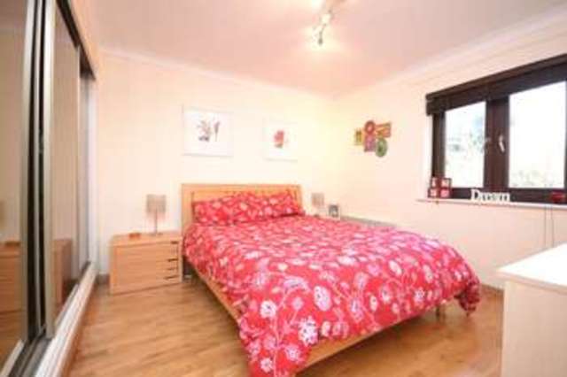  Image of 2 bedroom Flat to rent in Cedar Close Buckhurst Hill IG9 at Cedar Close  Buckhurst Hill, IG9 6EJ