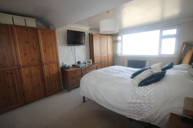  Image of 4 bedroom Semi-Detached house for sale in Cedarhurst Road Portishead Bristol BS20 at Cedarhurst Road Portishead Redcliff Bay, BS20 8HG