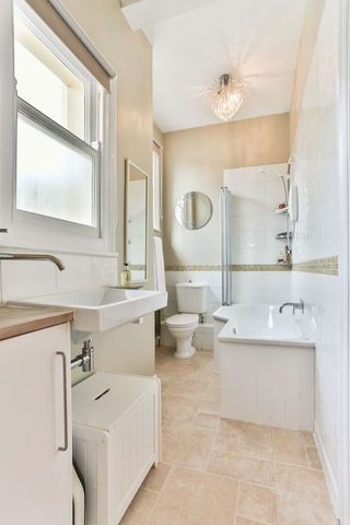  Image of 2 bedroom Flat for sale in Charlton Lawn Cudnall Street Charlton Kings Cheltenham GL53 at Charlton Lawn Cudnall Street Cheltenham, GL53 8AA