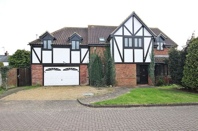  Image of 5 bedroom Detached house for sale in Chequers Close Marston Moretaine Bedford MK43 at Chequers Close  Marston Moretaine, MK43 0RF