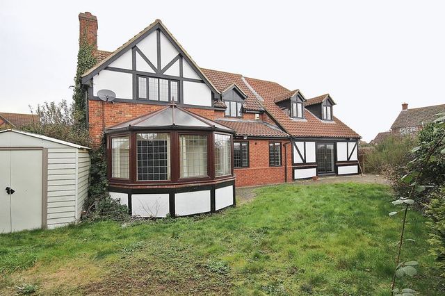  Image of 5 bedroom Detached house for sale in Chequers Close Marston Moretaine Bedford MK43 at Chequers Close  Marston Moretaine, MK43 0RF