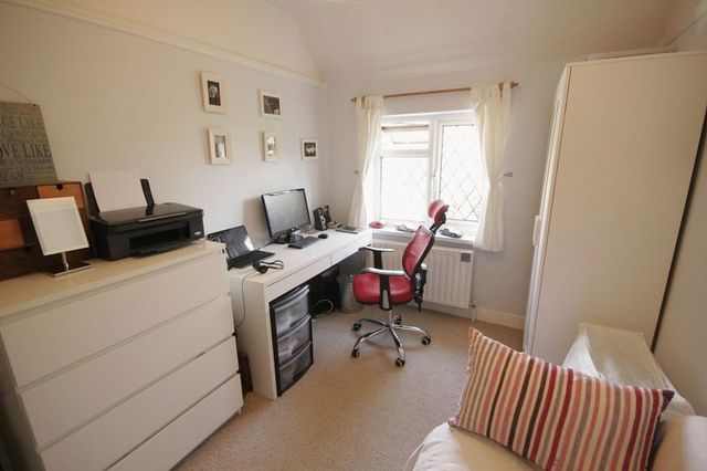  Image of 3 bedroom Detached house for sale in Tilford Road Churt Farnham GU10 at Tilford Road Churt Farnham, GU10 2LN