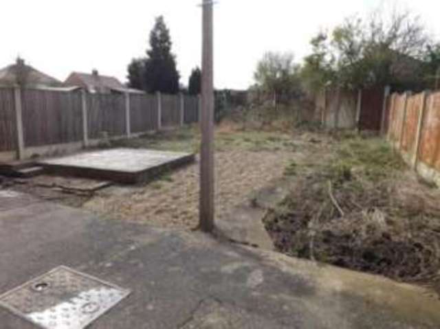  Image of 3 bedroom Semi-Detached house for sale in Clare Road Sutton-in-Ashfield NG17 at Sutton-in-Ashfield Nottinghamshire Sutton in Ashfield, NG17 5BB