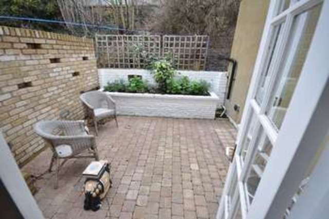 Image of 1 bedroom Flat to rent in Cleveland Avenue London W4 at Chiswick, W4 1SW