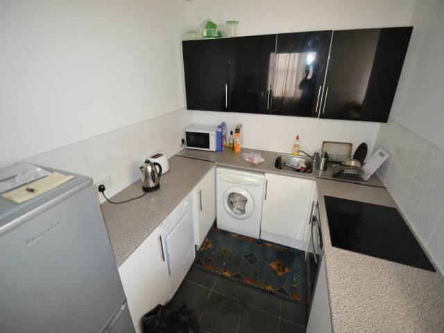  Image of 2 bedroom Flat to rent in Connaught Road Cardiff CF24 at Roath Cardiff Roath, CF24 3PX