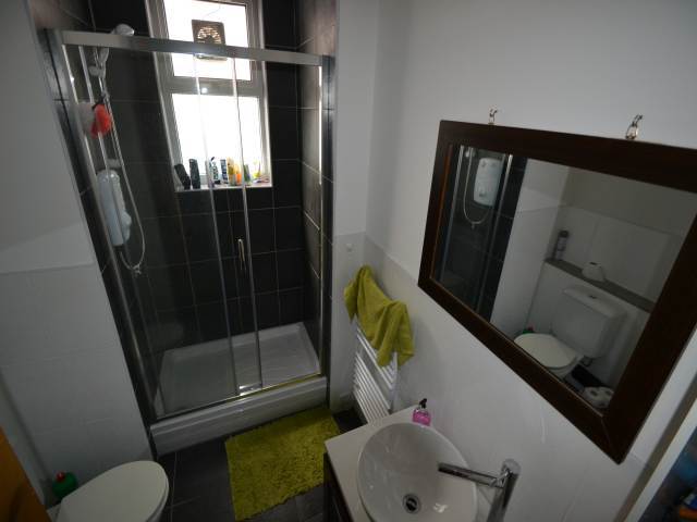  Image of 2 bedroom Flat to rent in Connaught Road Cardiff CF24 at Roath Cardiff Roath, CF24 3PX