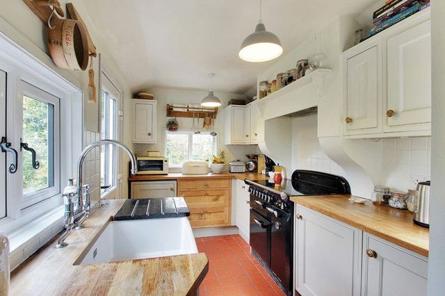  Image of 2 bedroom Semi-Detached house for sale in Copthorne Bank Copthorne Crawley RH10 at Copthorne Bank  Copthorne, RH10 3QX
