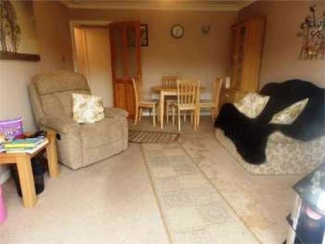  Image of 1 bedroom Apartment for sale in Domanco Lodge Crescent Road Leigh-on-Sea SS9 at Crescent road Leigh on sea Leigh-on-Sea, SS9 2PZ