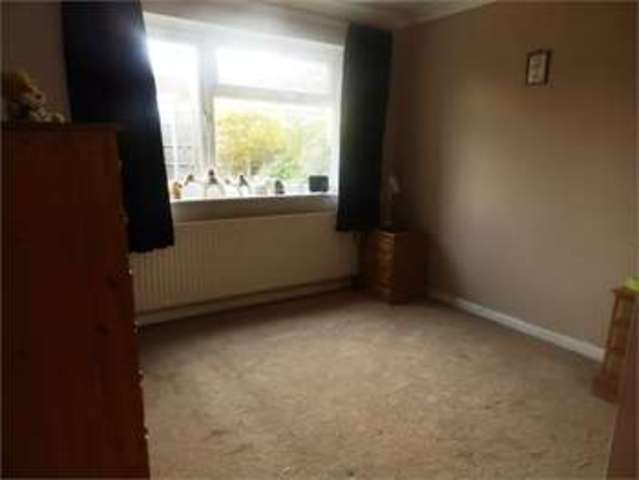  Image of 1 bedroom Apartment for sale in Domanco Lodge Crescent Road Leigh-on-Sea SS9 at Crescent road Leigh on sea Leigh-on-Sea, SS9 2PZ