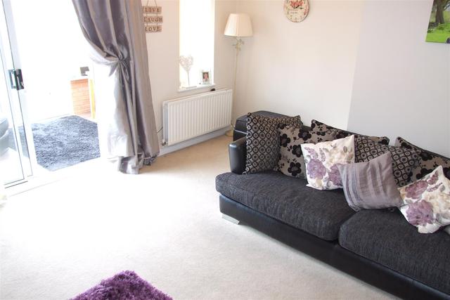  Image of 3 bedroom End of Terrace for sale in Daffodil Drive Rushden NN10 at Rushden Northamptonshire Rushden, NN10 0UL