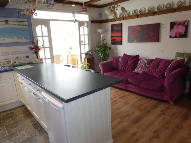  Image of 5 bedroom Semi-Detached house for sale in Downbank Avenue Bexleyheath DA7 at Barnehurst Kent Birling, DA7 6RR