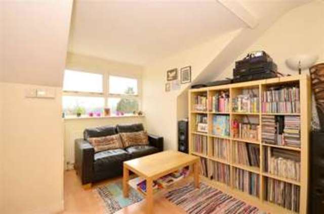  Image of 1 bedroom Flat for sale in Dunstan Road Tunbridge Wells TN4 at Tunbridge Wells Kent Tunbridge Wells, TN4 9NE
