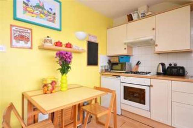  Image of 1 bedroom Flat for sale in Dunstan Road Tunbridge Wells TN4 at Tunbridge Wells Kent Tunbridge Wells, TN4 9NE