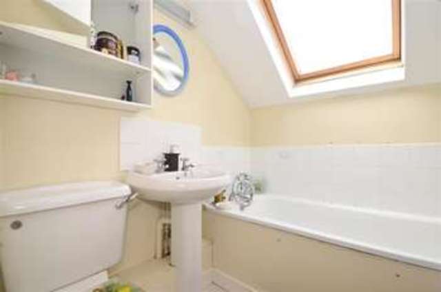  Image of 1 bedroom Flat for sale in Dunstan Road Tunbridge Wells TN4 at Tunbridge Wells Kent Tunbridge Wells, TN4 9NE