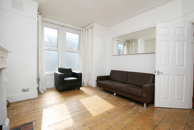  Image of 2 bedroom Apartment for sale in Dunstans Road London SE22 at Dunstans Road  East Dulwich, SE22 0HE