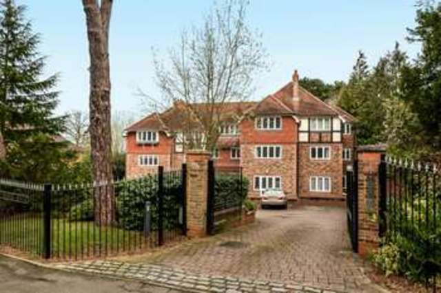  Image of 2 bedroom Flat for sale in Eastbury Avenue Northwood HA6 at 23a Eastbury Avenue  Northwood, HA6 3LJ