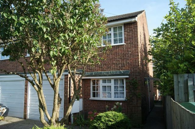  Image of 3 bedroom Terraced house to rent in Ebury Road Nottingham NG5 at Ebury Road Sherwood Rise Nottingham, NG5 1BB