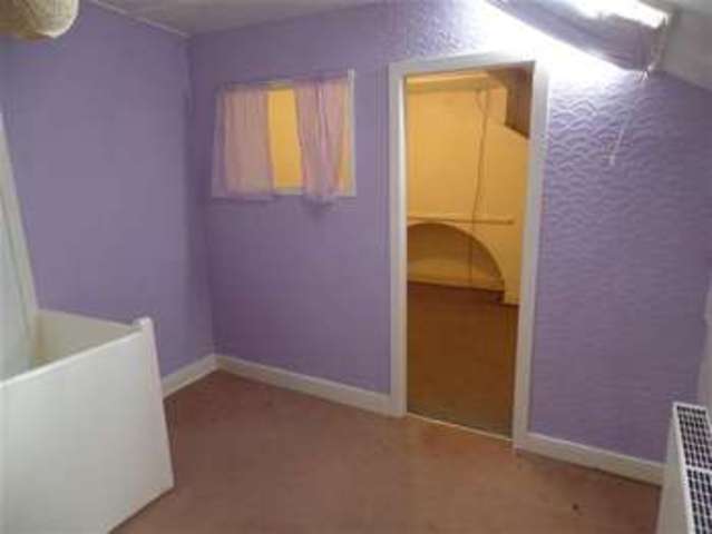  Image of 2 bedroom Terraced house to rent in Egerton Street Sowerby Bridge HX6 at Sowerby Bridge, HX6 2LX
