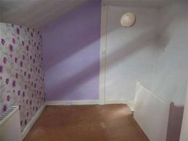  Image of 2 bedroom Terraced house to rent in Egerton Street Sowerby Bridge HX6 at Sowerby Bridge, HX6 2LX