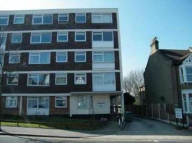  Image of 1 bedroom Flat for sale in Elm Road Leigh-on-Sea SS9 at Elm Road Leigh-on-Sea Leigh-on-Sea, SS9 1SS