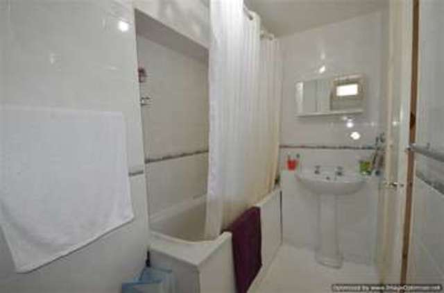  Image of 2 bedroom Flat to rent in Elmbridge Walk Blackstone Estate London E8 at Hackney, E8 3HA